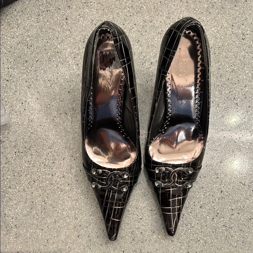 Spicy Footwear Black Crocodile Texture Heels